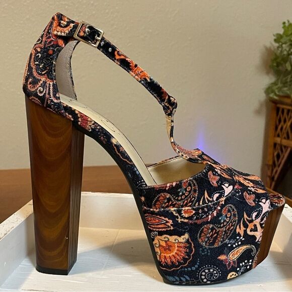 Jessica Simpson The Dany Paisley Print Platform Block Heel T-Strap Sandals 9 - Picture 3 of 16
